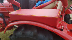 Traktorkissen Traktorsitz Schleppersitz Beifahrersitz rot mit gelbem KEder